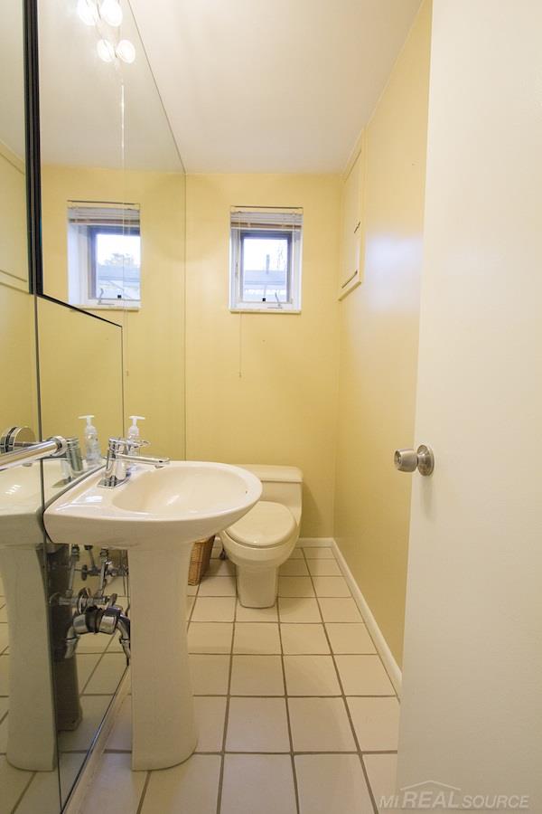 33705 Quaker Valley Road Farmington Hills, MI 48331 - Photo 17 of 26