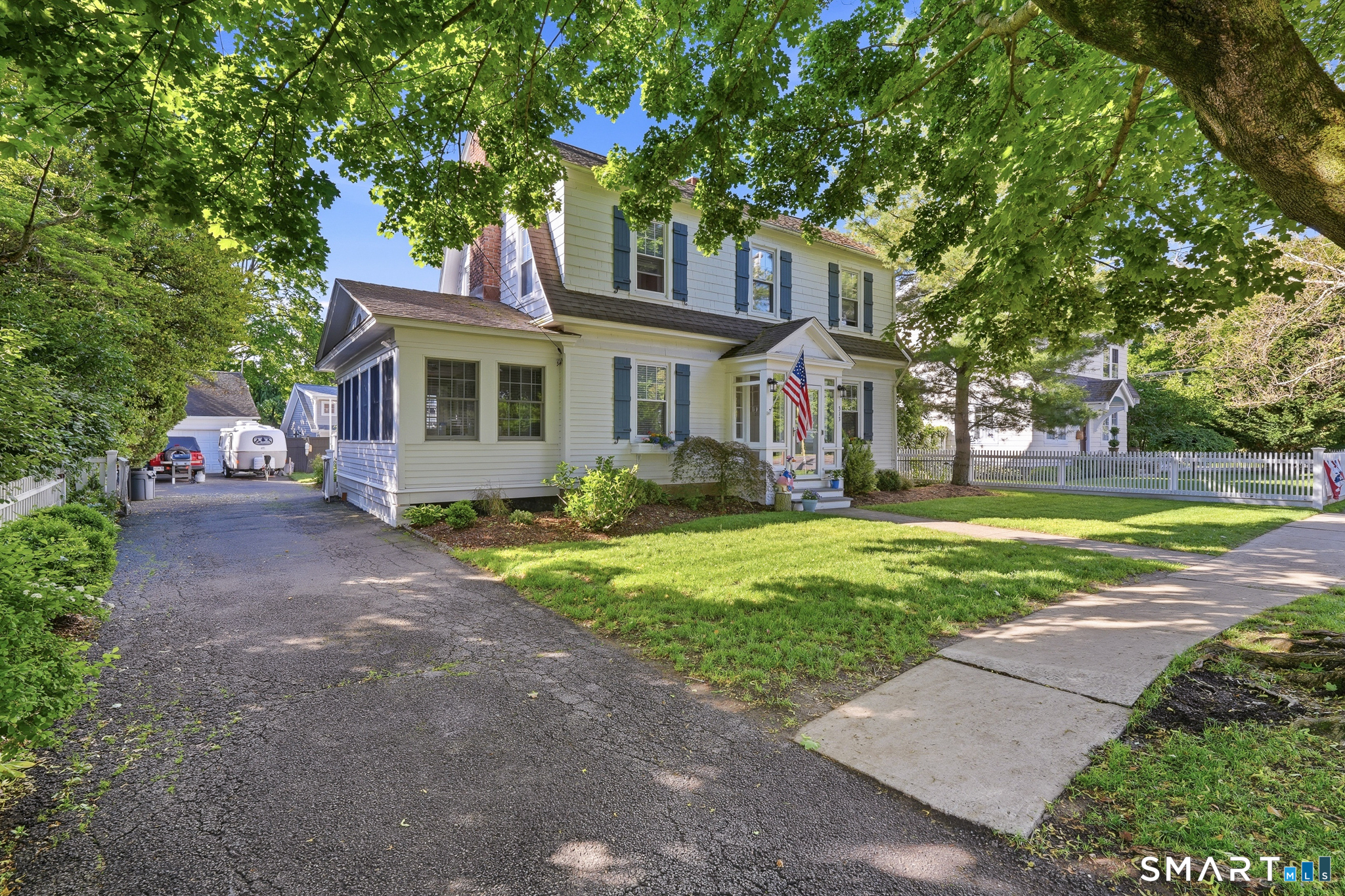 313 Old Post Road Fairfield, CT 06824 - Photo 4 of 40