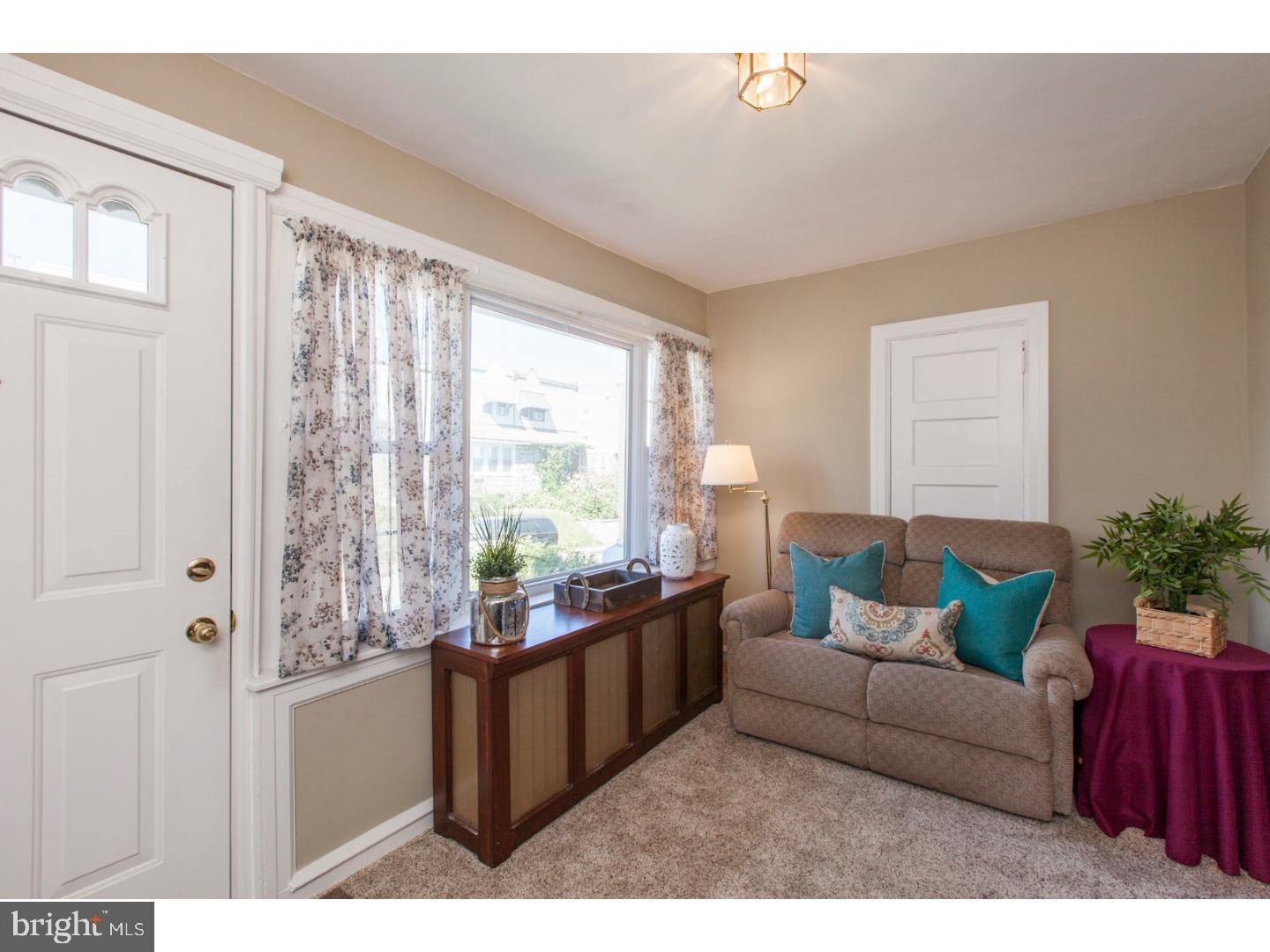 141 Westdale Road Upper Darby, PA 19082 - Photo 4 of 20 Foyer