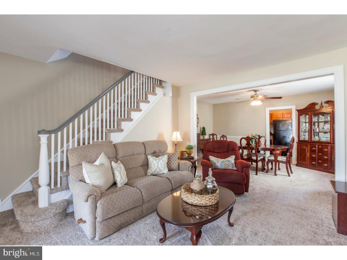 141 Westdale Road Upper Darby, PA 19082 - Photo 5 of 20 Living Room