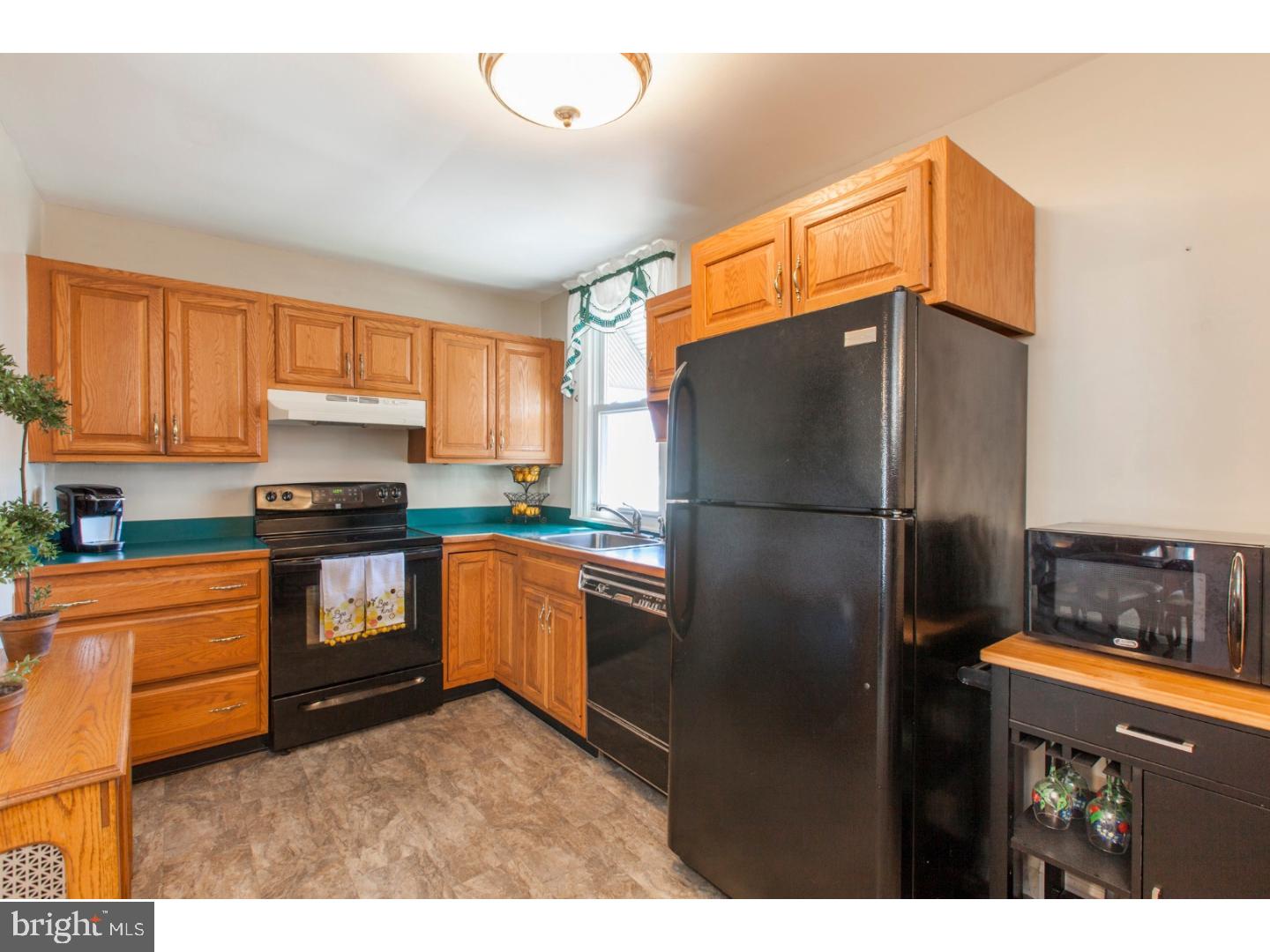 141 Westdale Road Upper Darby, PA 19082 - Photo 10 of 20 Kitchen