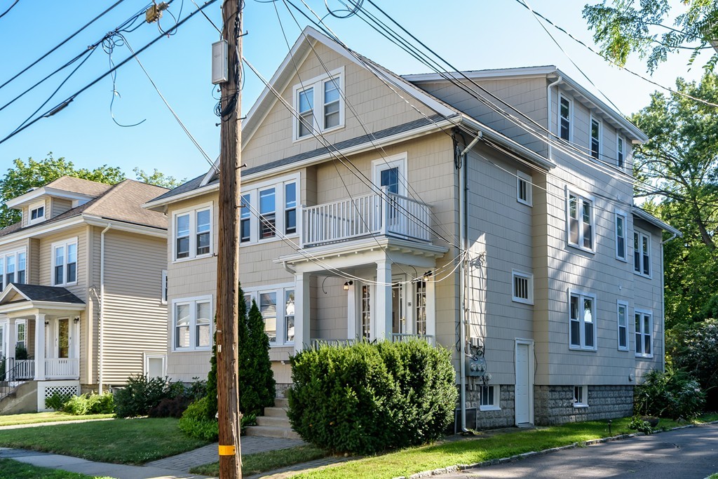12-14 Pondview Road, Unit 1 Arlington, MA 02474 - Photo 3 of 26 Gallery Image 3