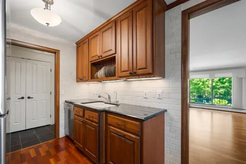 $330,000 | 205 Barry Avenue South, Unit 117, Wayzata, MN 55391