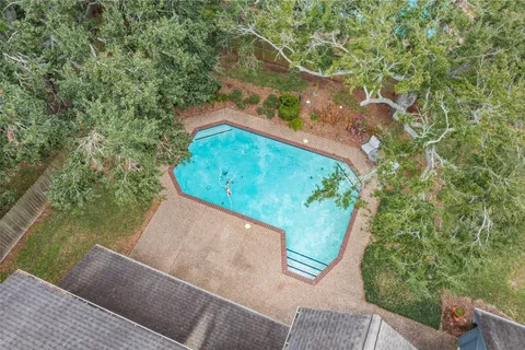 $425,000 | 105 Strawberry Drive, Lake Jackson, TX 77566