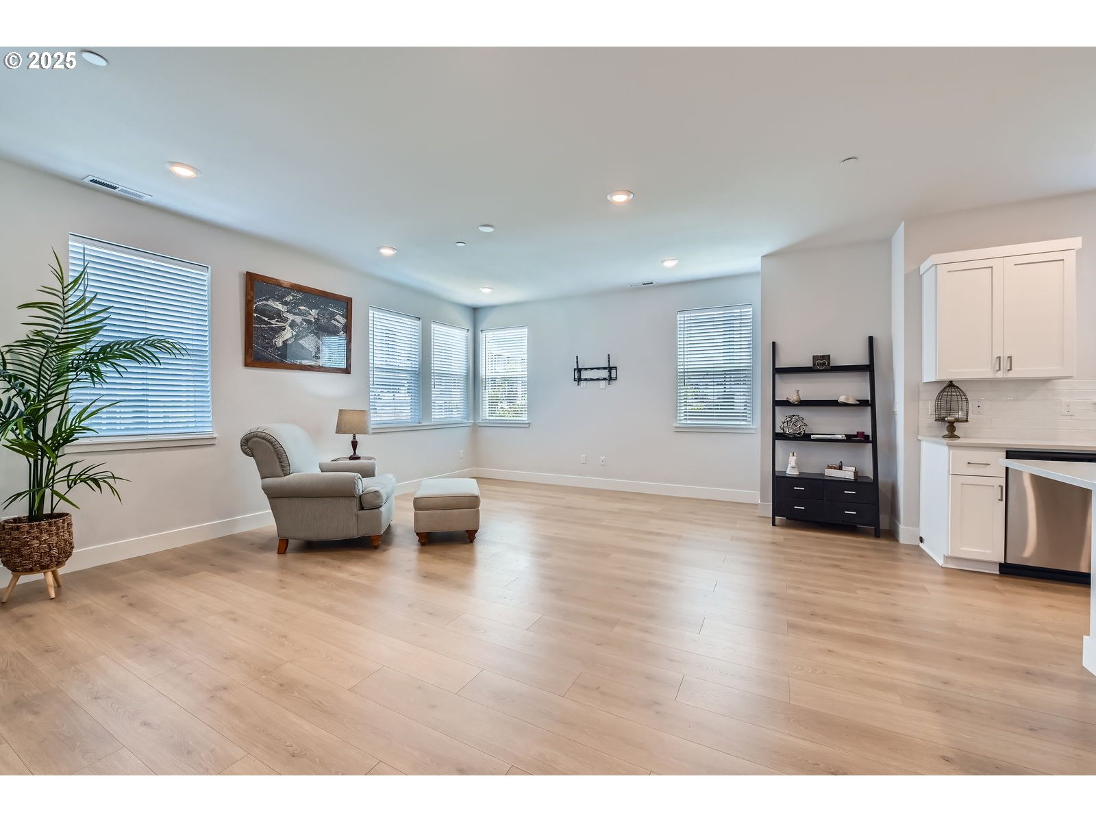 12935 Southwest Tabor Terrace Beaverton, OR 97007 - Photo 5 of 24