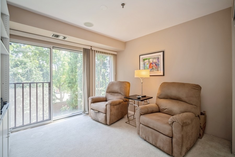 361 Kelburn Road, Unit 212 Deerfield, IL 60015 - Photo 6 of 11 Gallery Image 6