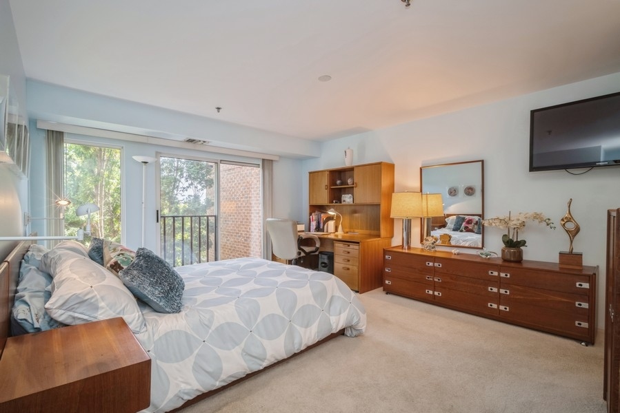 361 Kelburn Road, Unit 212 Deerfield, IL 60015 - Photo 7 of 11 Gallery Image 7