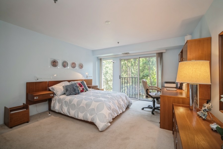 361 Kelburn Road, Unit 212 Deerfield, IL 60015 - Photo 8 of 11 Gallery Image 8