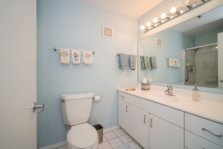 361 Kelburn Road, Unit 212 Deerfield, IL 60015 - Photo 9 of 11 Gallery Image 9