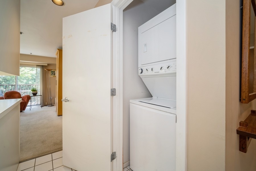 361 Kelburn Road, Unit 212 Deerfield, IL 60015 - Photo 10 of 11 Gallery Image 10