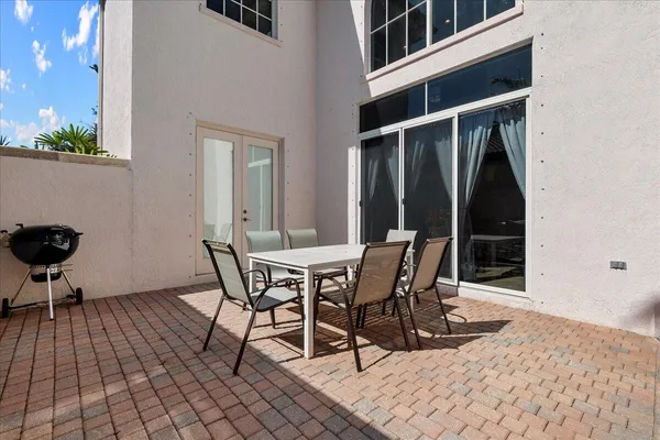 $750,000 | 82 Stoney Drive, Palm Beach Gardens, FL 33410