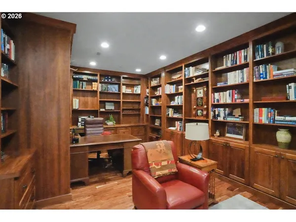 $1,744,000 | 156 Front Street Northeast, Unit 800820, Salem, OR 97301