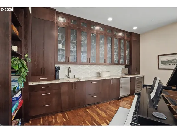 $1,744,000 | 156 Front Street Northeast, Unit 800820, Salem, OR 97301