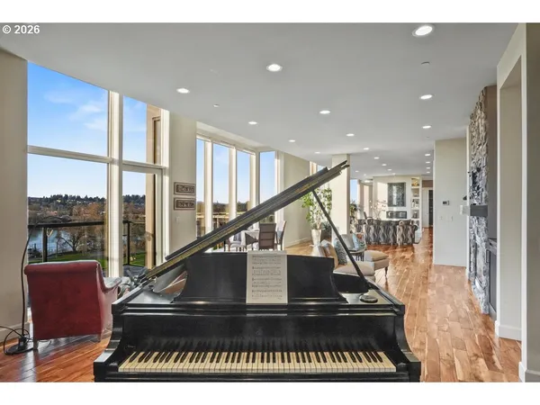 $1,744,000 | 156 Front Street Northeast, Unit 800820, Salem, OR 97301