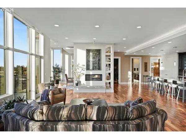 $1,744,000 | 156 Front Street Northeast, Unit 800820, Salem, OR 97301