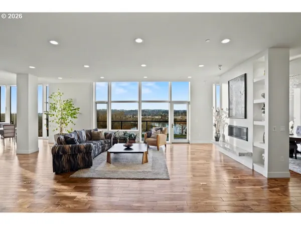 $1,744,000 | 156 Front Street Northeast, Unit 800820, Salem, OR 97301