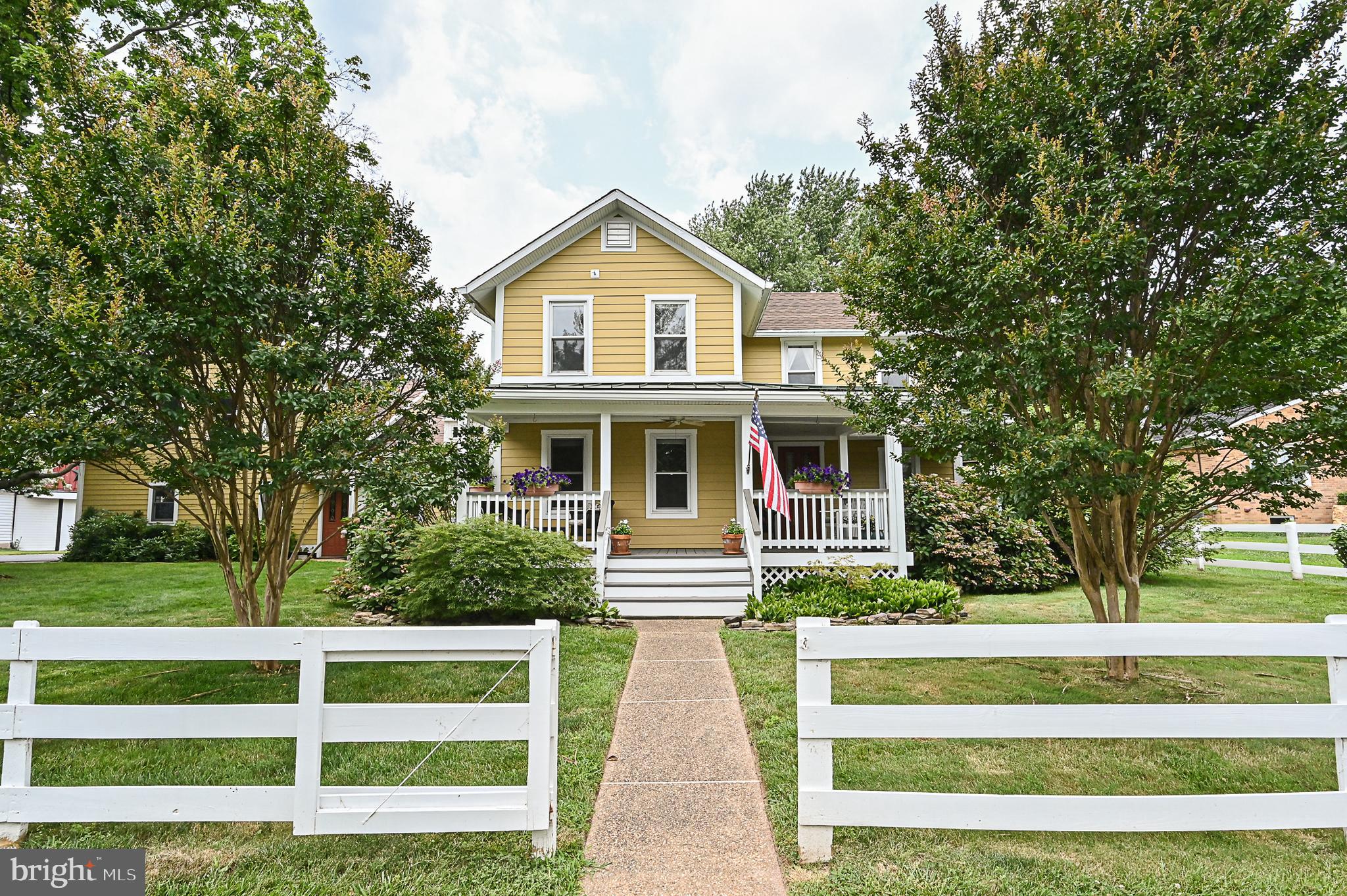 Oozing with charm...in Ashburn Historic District