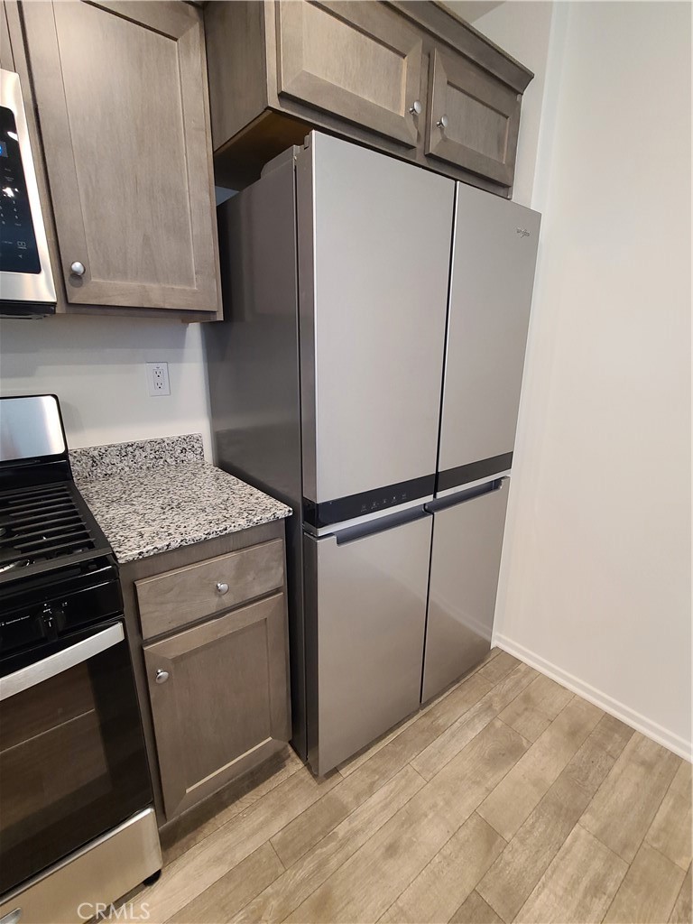 30540 Altima Court Winchester, CA 92596 - Photo 5 of 21 a kitchen with a stove and a microwave