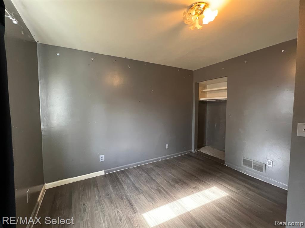 3211 South Center Road Burton, MI 48519 - Photo 23 of 30