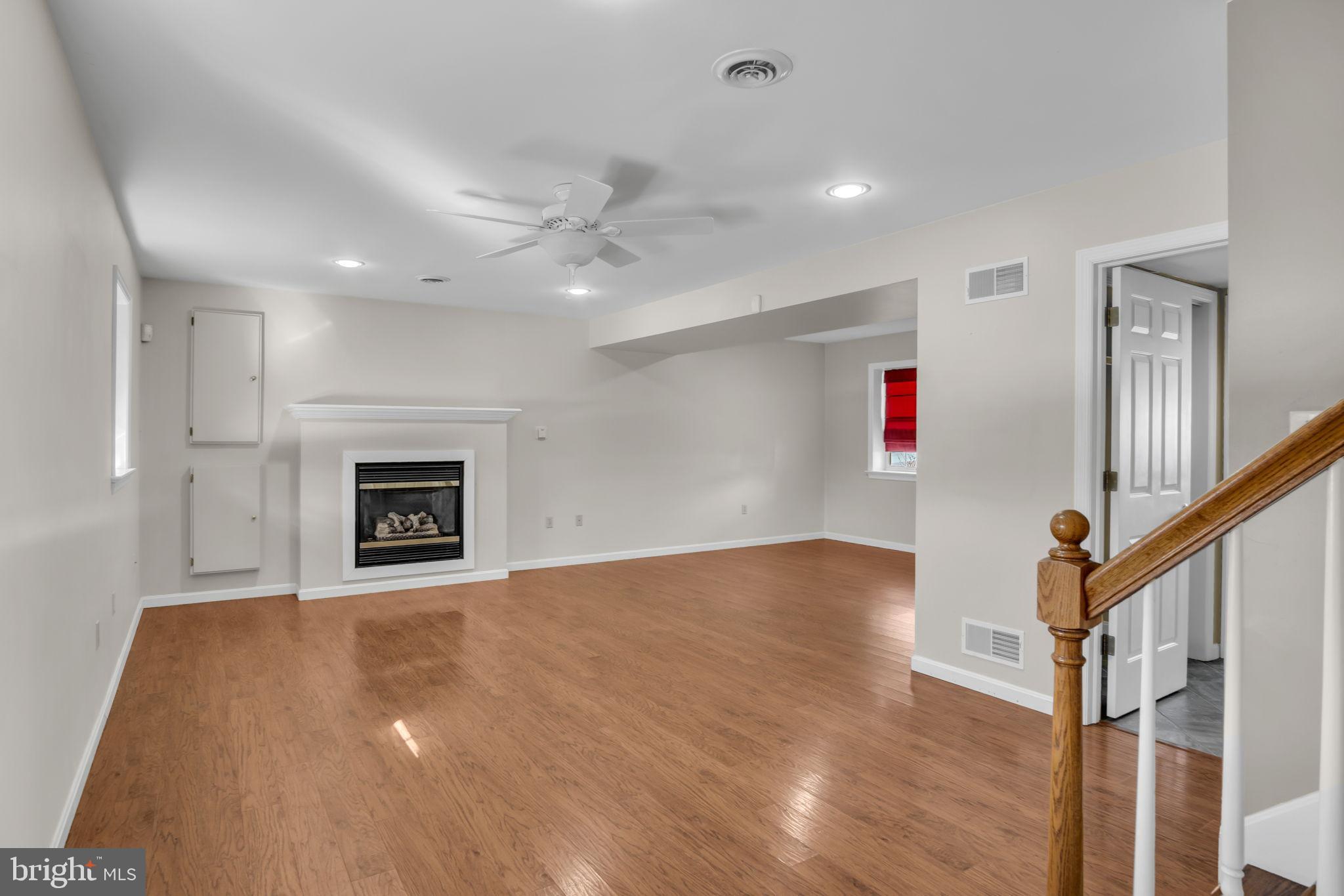 169 Covered Bridge Road Elizabethtown, PA 17022 - Photo 20 of 33 Spacious living area with modern elegance.