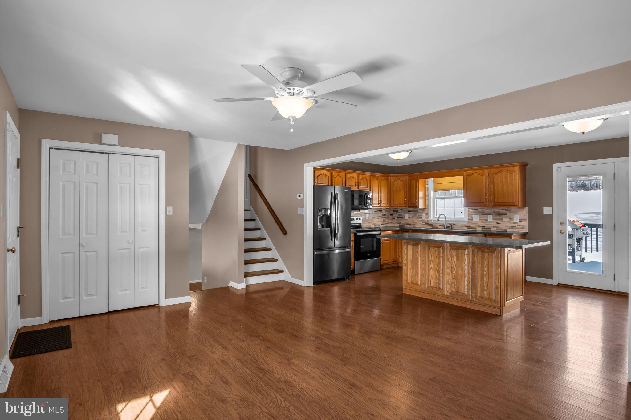 169 Covered Bridge Road Elizabethtown, PA 17022 - Photo 4 of 33 Spacious open layout with modern finishes.