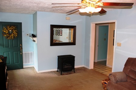 25 Riverside Drive Rocky Mount, VA 24151 - Photo 8 of 33 Living Room (pic3)