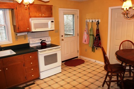 25 Riverside Drive Rocky Mount, VA 24151 - Photo 9 of 33 Kitchen (pic1)