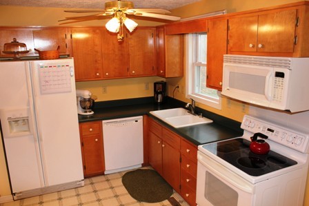 25 Riverside Drive Rocky Mount, VA 24151 - Photo 10 of 33 Kitchen (pic2)