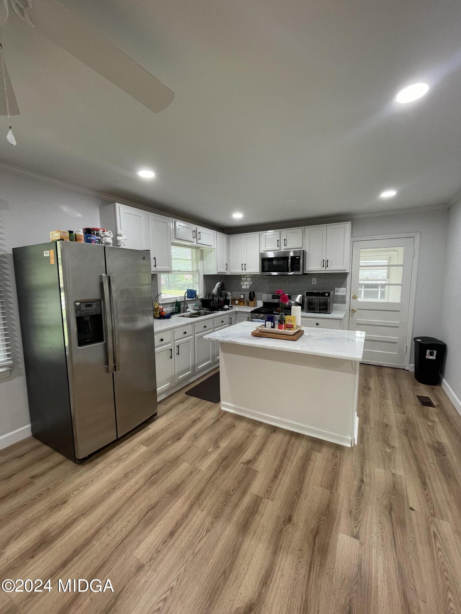 4064 Emory Drive Macon, GA 31206 - Photo 15 of 37 a kitchen with stainless steel appliances a refrigerator sink and microwave