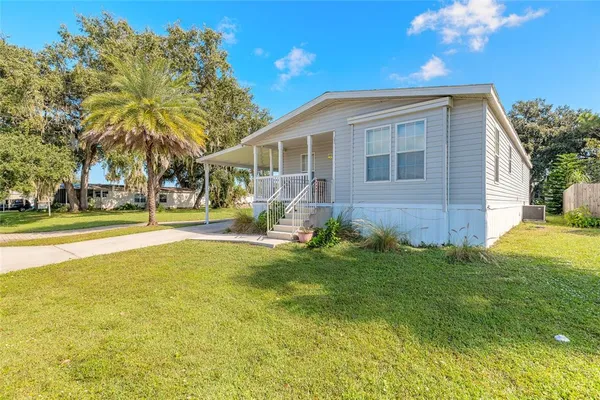 a view of a house with a backyard