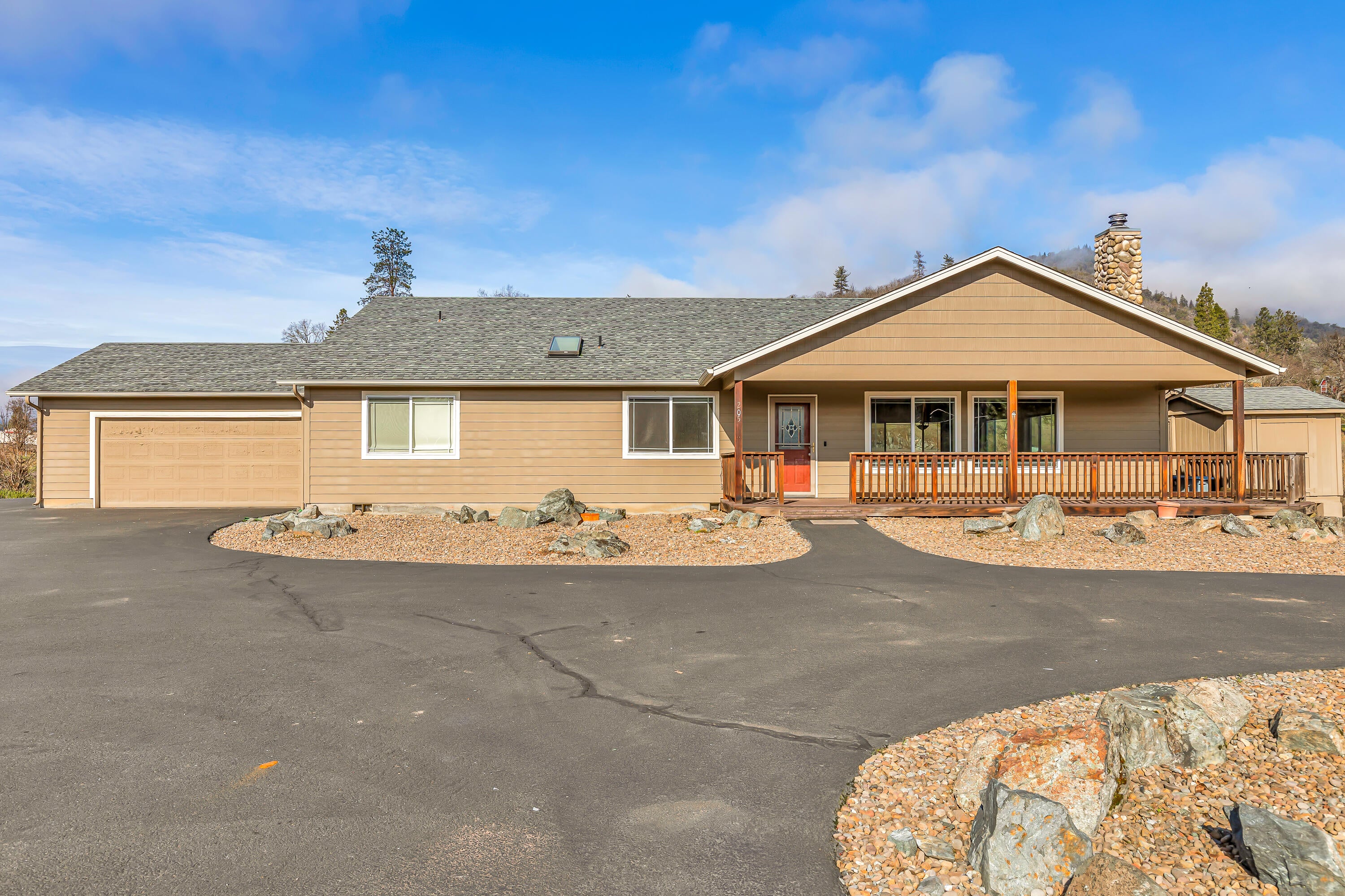 205 Upper River Road Gold Hill, OR 97525 - Photo 4 of 29 4