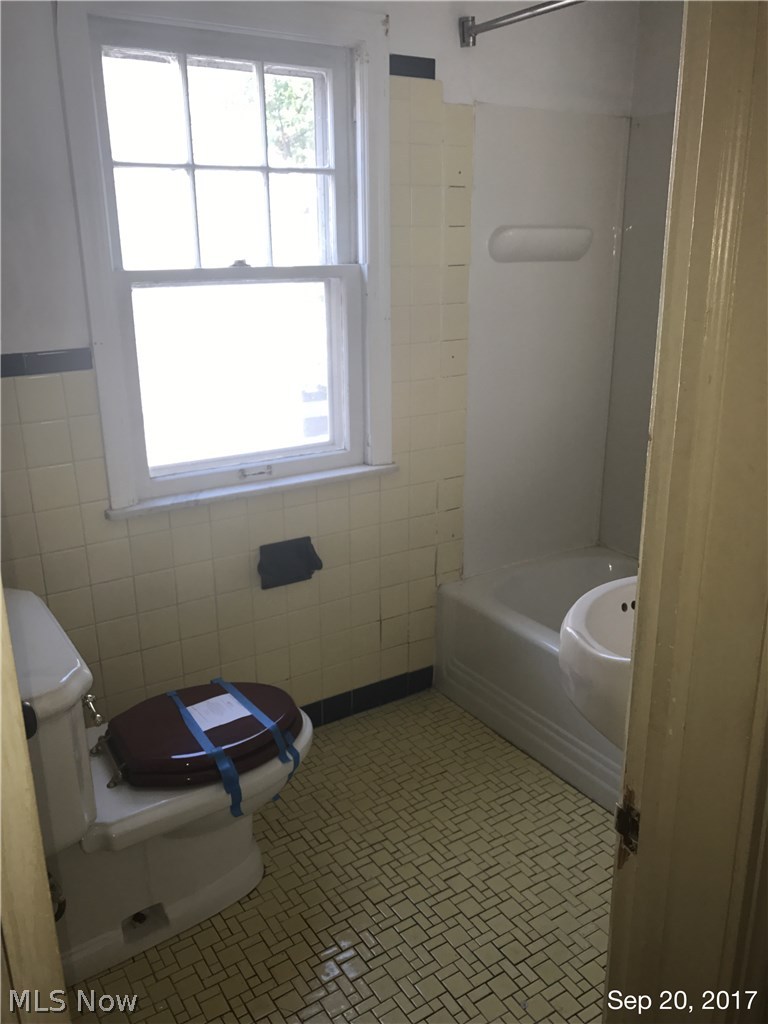1195 Brentwood Road Cleveland, OH 44121 - Photo 6 of 11