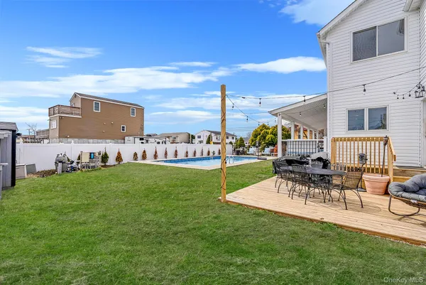 $825,000 | 794 Pecan Street, Lindenhurst, NY 11757