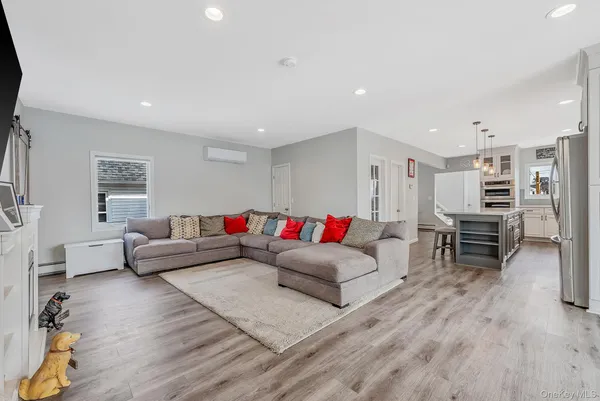 $825,000 | 794 Pecan Street, Lindenhurst, NY 11757