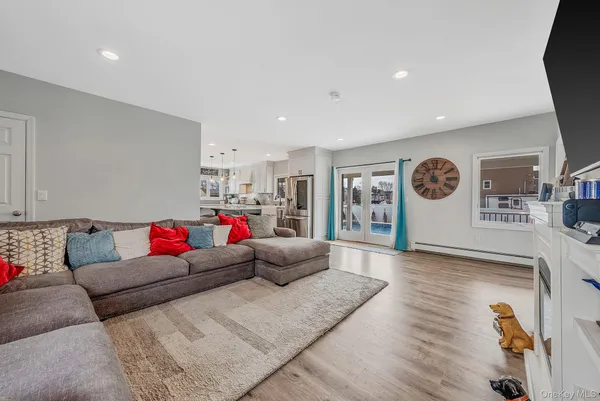 $825,000 | 794 Pecan Street, Lindenhurst, NY 11757