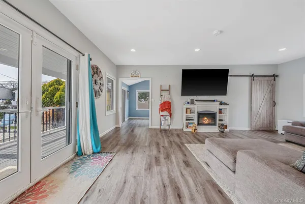 $825,000 | 794 Pecan Street, Lindenhurst, NY 11757