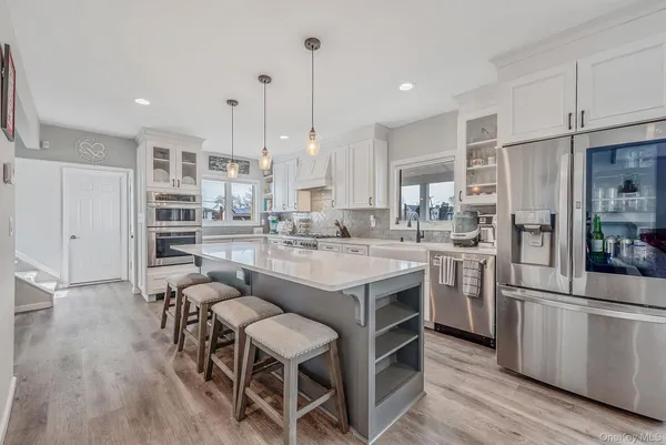 $825,000 | 794 Pecan Street, Lindenhurst, NY 11757