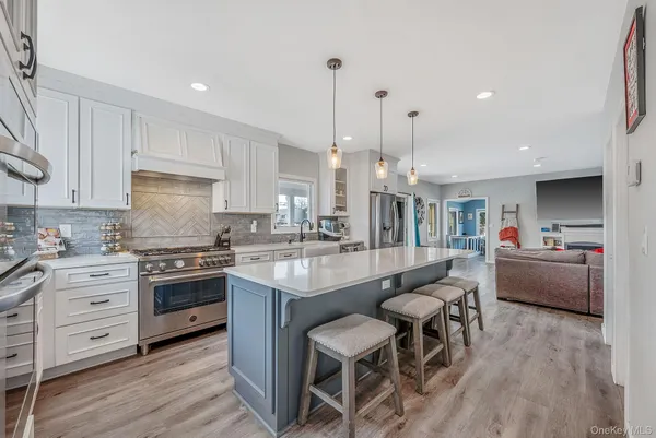 $825,000 | 794 Pecan Street, Lindenhurst, NY 11757