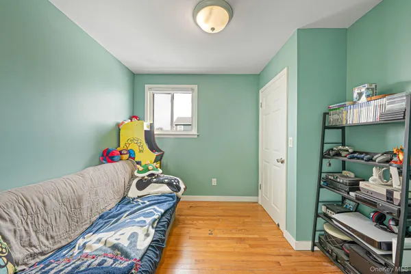 $825,000 | 794 Pecan Street, Lindenhurst, NY 11757