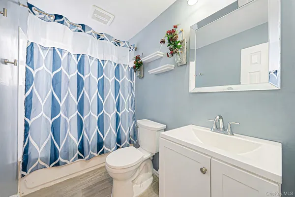 $825,000 | 794 Pecan Street, Lindenhurst, NY 11757