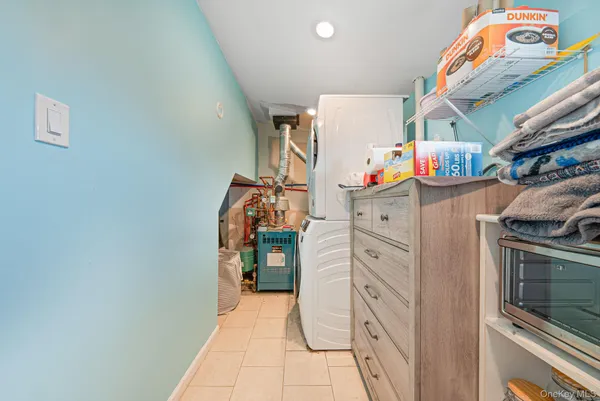 $825,000 | 794 Pecan Street, Lindenhurst, NY 11757