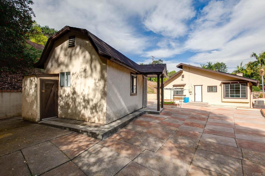2573 Los Alisos South Fallbrook, CA 92028 - Photo 29 of 70 a front view of a house with yard