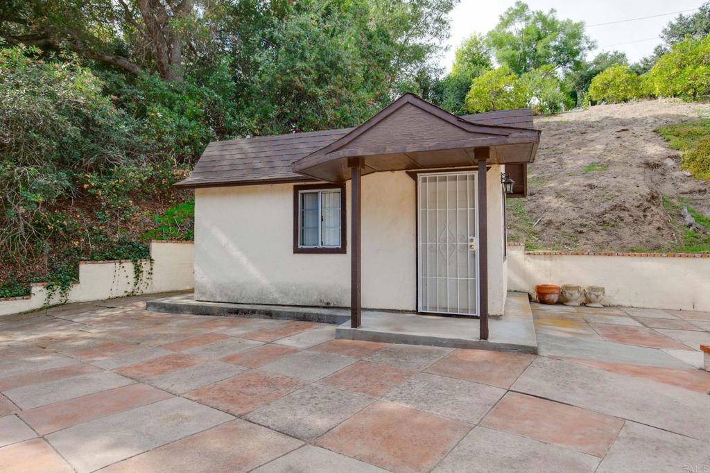 2573 Los Alisos South Fallbrook, CA 92028 - Photo 32 of 70 a house with trees in the background