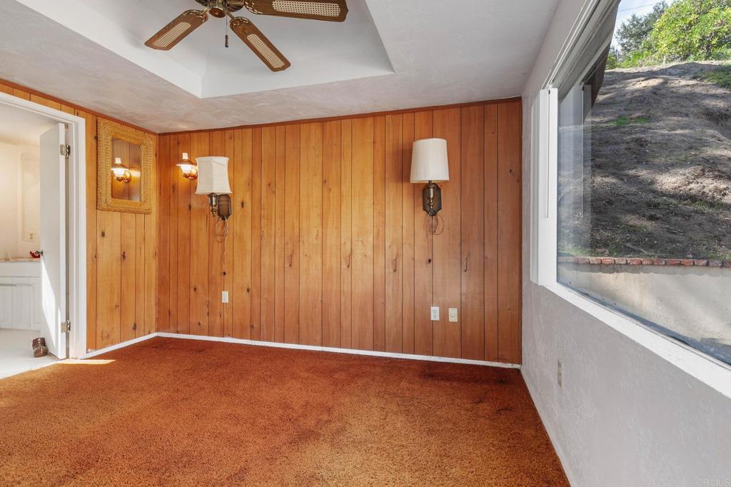 2573 Los Alisos South Fallbrook, CA 92028 - Photo 33 of 70 a view of an empty room and window
