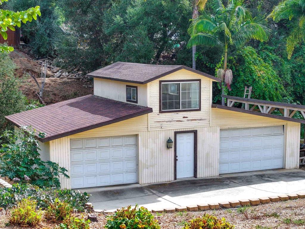 2573 Los Alisos South Fallbrook, CA 92028 - Photo 37 of 70 a front view of a house with a yard