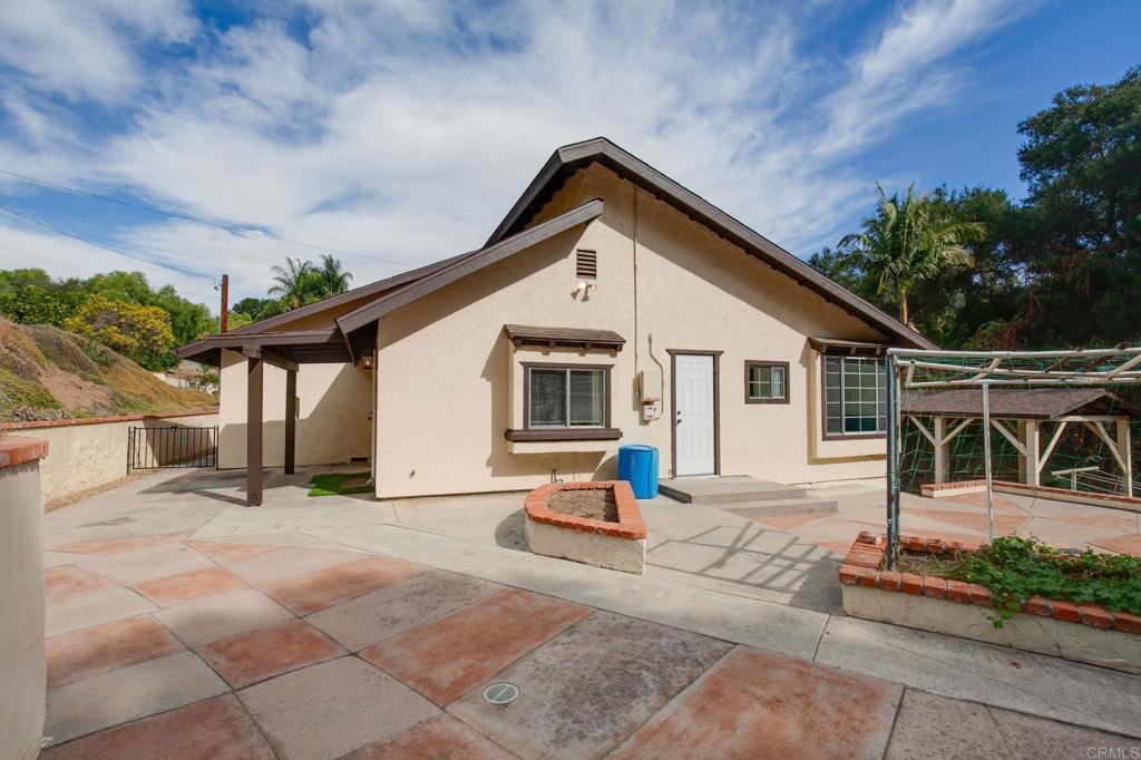 2573 Los Alisos South Fallbrook, CA 92028 - Photo 4 of 70