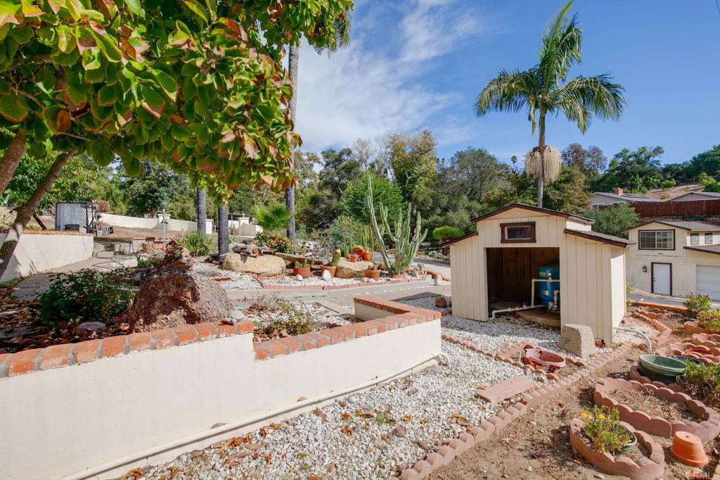 2573 Los Alisos South Fallbrook, CA 92028 - Photo 50 of 70 a view of a backyard with a sitting area