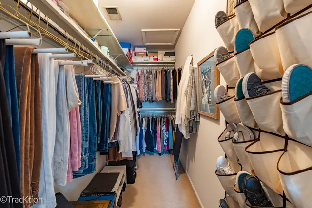 $249,900 | 1014 Lakeland Court, Unit 2A, Wheeling, IL 60090