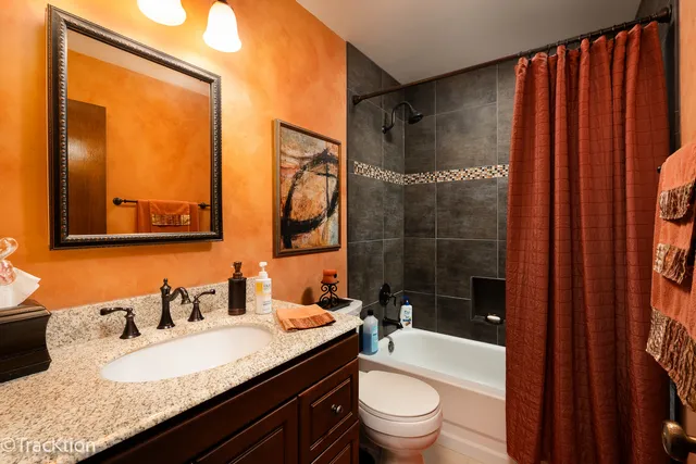 $249,900 | 1014 Lakeland Court, Unit 2A, Wheeling, IL 60090