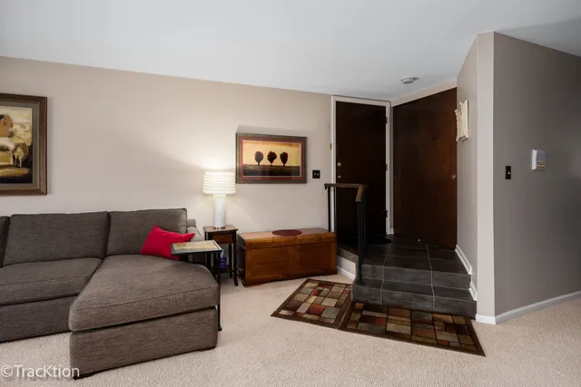 $249,900 | 1014 Lakeland Court, Unit 2A, Wheeling, IL 60090